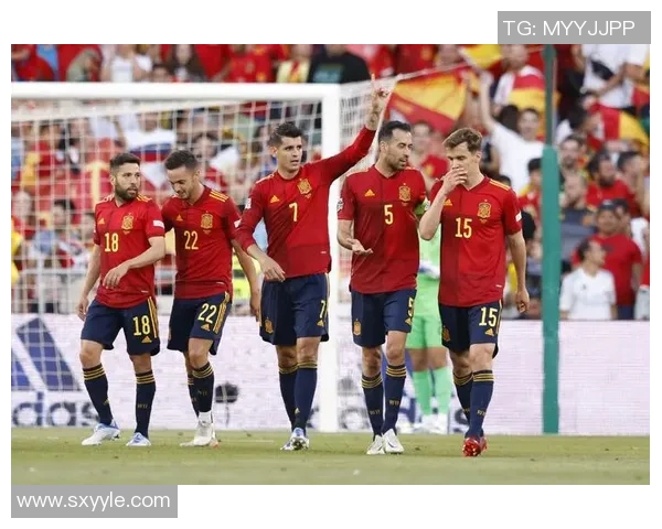 西班牙足球战术变革：深度解析防守反击新策略与球队适应性